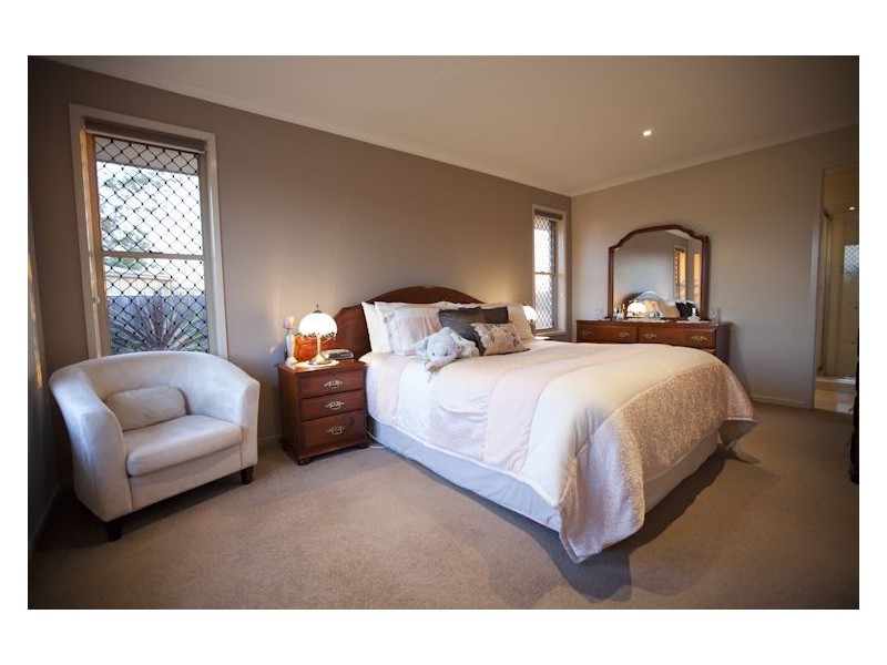 10 Rosewood Court, Southside QLD 4570