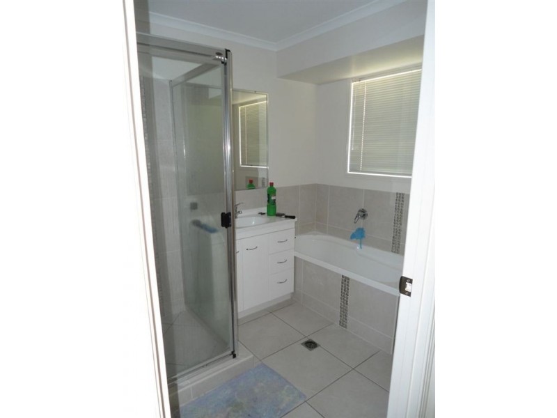 2 Petrie Court, Southside QLD 4570