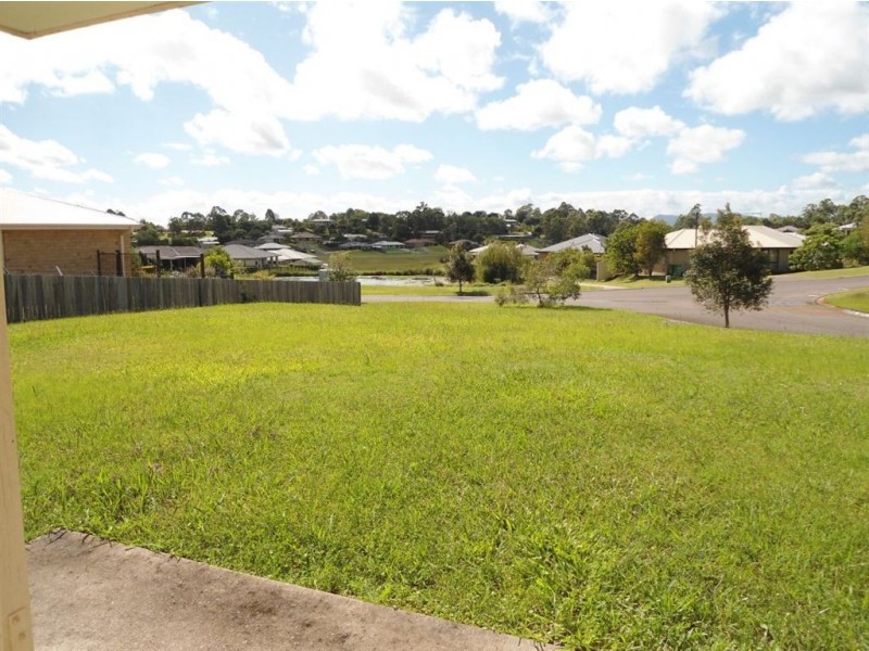 2 Petrie Court, Southside QLD 4570