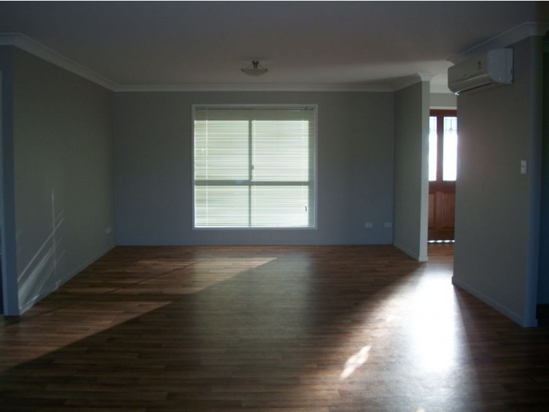 7 Giles Street, Southside QLD 4570