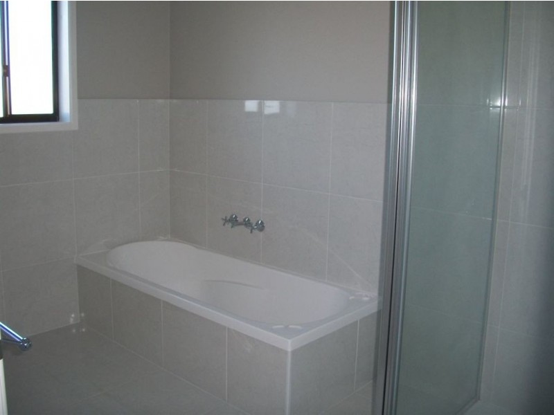 7 Giles Street, Southside QLD 4570