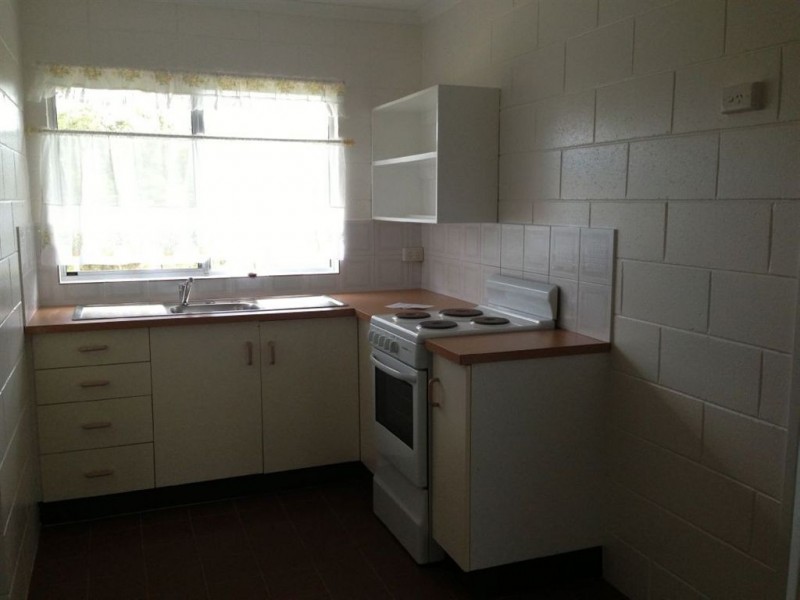 4/10 Johnstone Rd, Southside QLD 4570