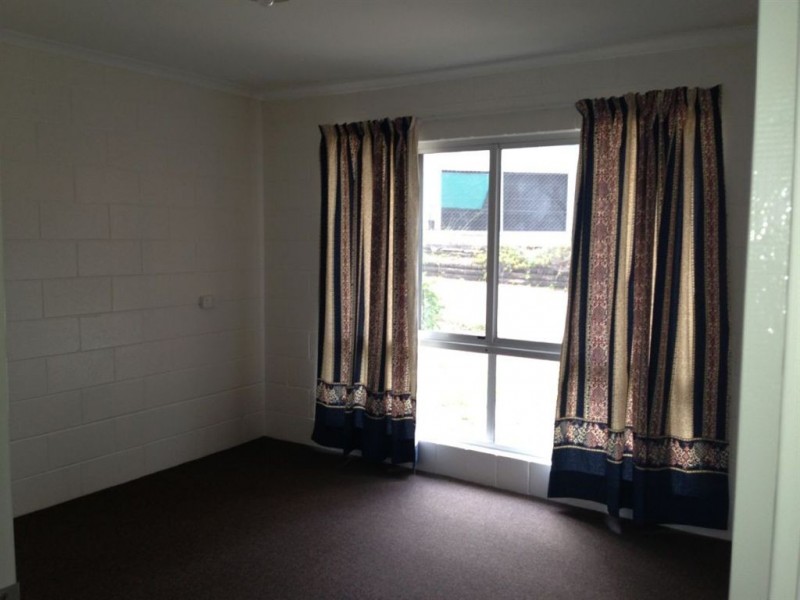 4/10 Johnstone Rd, Southside QLD 4570