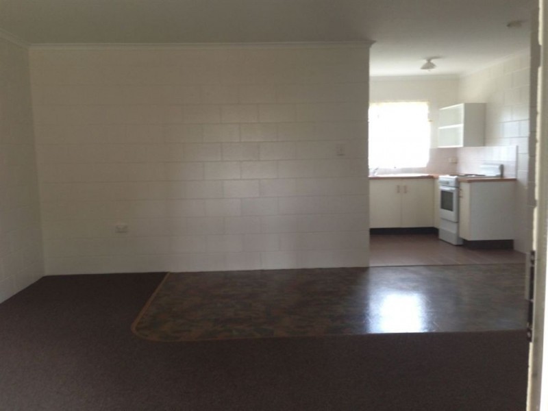 4/10 Johnstone Rd, Southside QLD 4570
