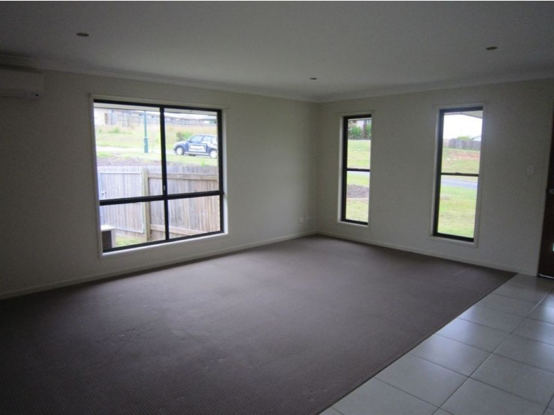 3 Principal Place, Jones Hill QLD 4570