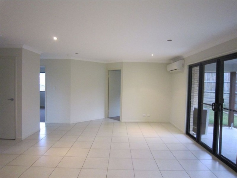 3 Principal Place, Jones Hill QLD 4570