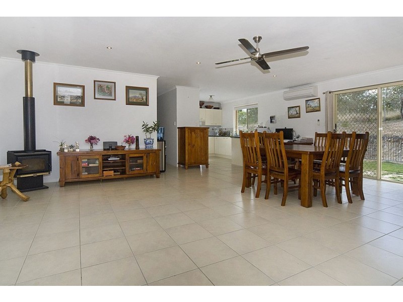 16 Lindsay Street, Southside QLD 4570