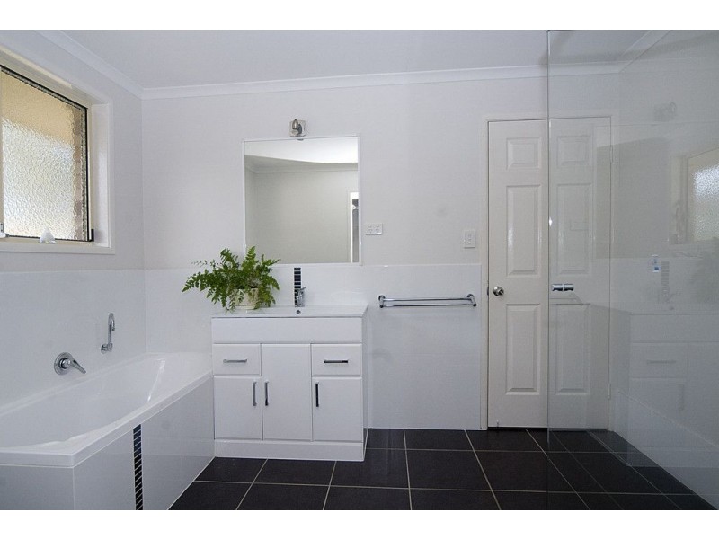 16 Lindsay Street, Southside QLD 4570