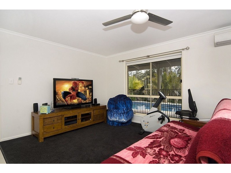 16 Lindsay Street, Southside QLD 4570