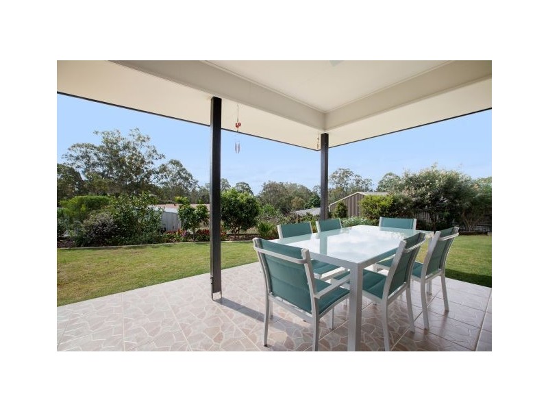 12 Suncrest Court, Southside QLD 4570