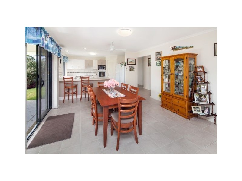 12 Suncrest Court, Southside QLD 4570