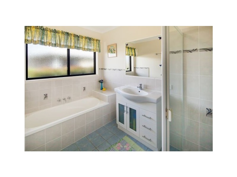 12 Suncrest Court, Southside QLD 4570