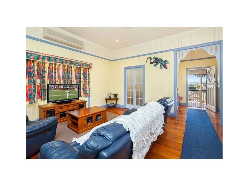 4 Glastonbury Road, Southside QLD 4570