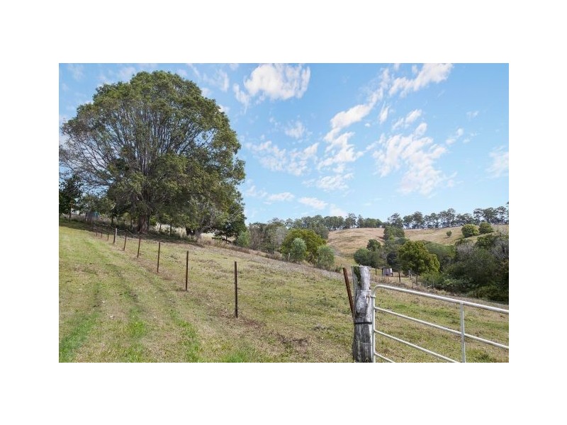 751 Old Goomborian Road, Canina QLD 4570