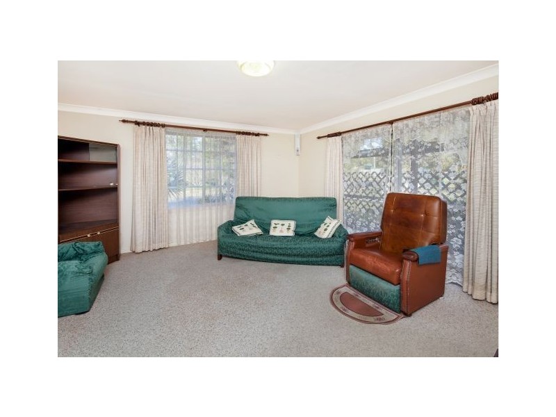 8 Heather Street, Southside QLD 4570