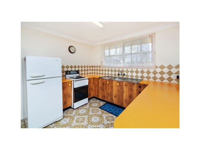 8 Heather Street, Southside QLD 4570