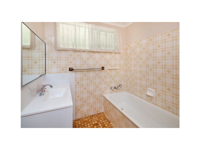 8 Heather Street, Southside QLD 4570