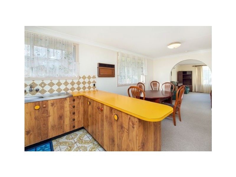 8 Heather Street, Southside QLD 4570