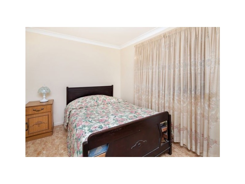 8 Heather Street, Southside QLD 4570