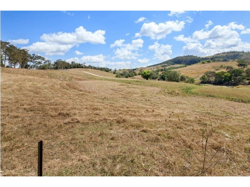 156 Percival Road, Chatsworth QLD 4570