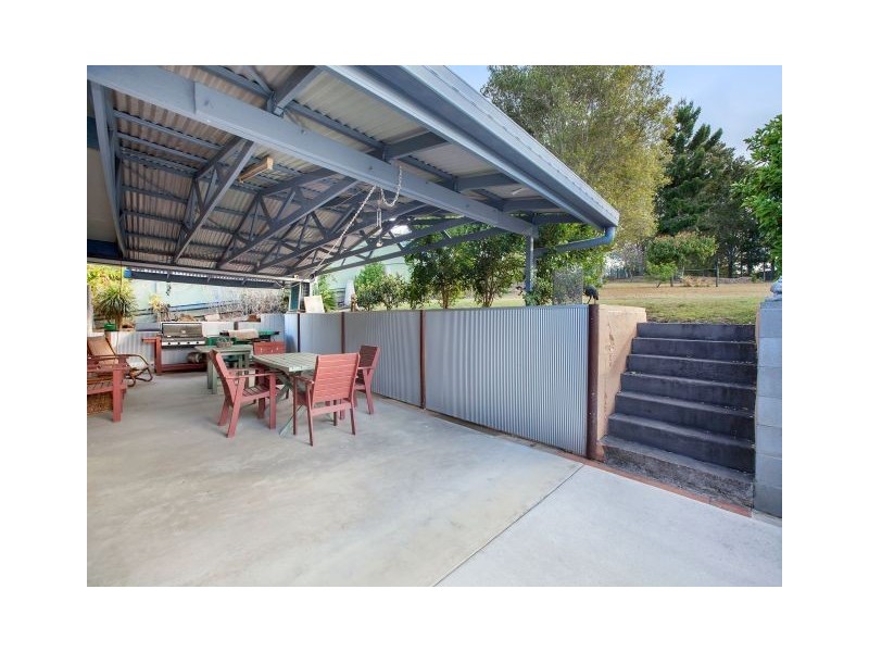 5 Emerald Drive, Southside QLD 4570