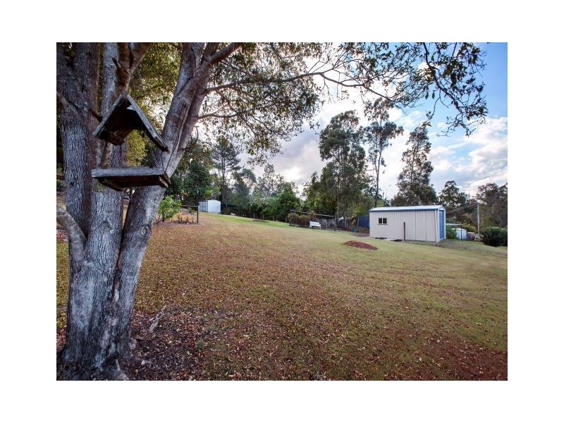 5 Emerald Drive, Southside QLD 4570
