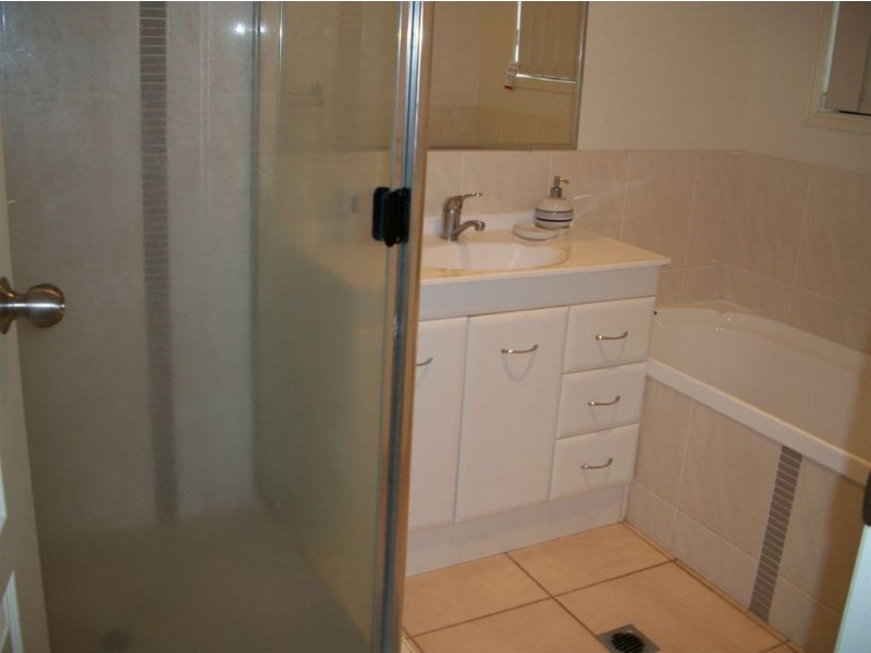 7 Inverness St, Southside QLD 4570