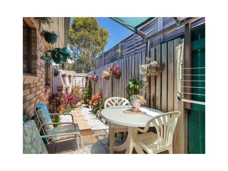 5/4 Leonard Street, Southside QLD 4570