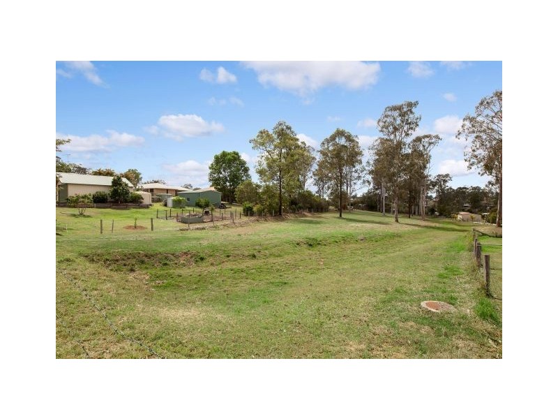 3 Piccadilly Court, Southside QLD 4570