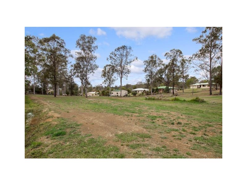 3 Piccadilly Court, Southside QLD 4570