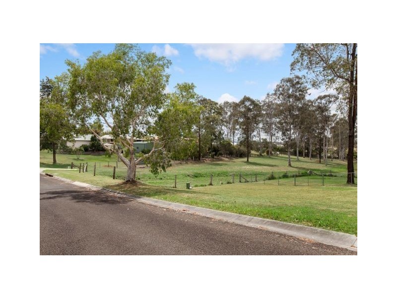 3 Piccadilly Court, Southside QLD 4570