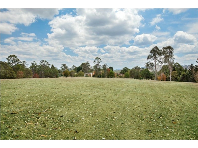 25 Parkland Drive, Chatsworth QLD 4570