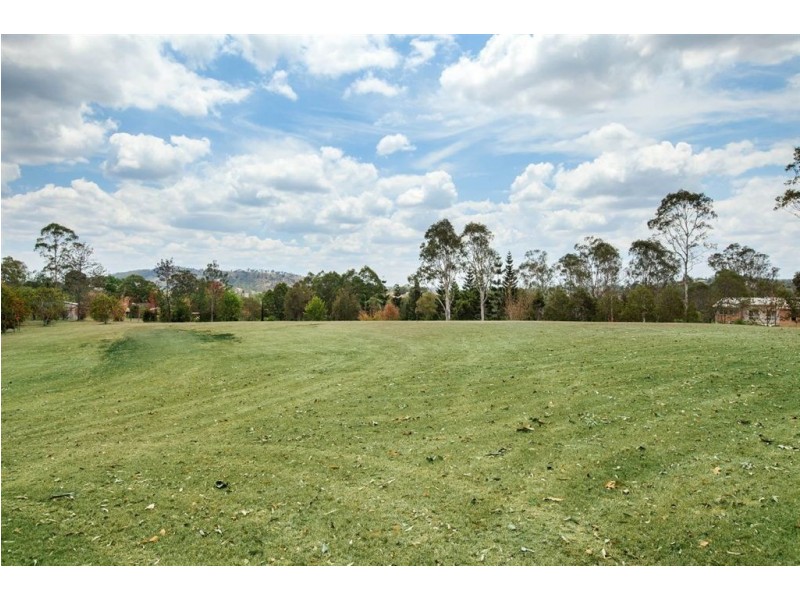 25 Parkland Drive, Chatsworth QLD 4570