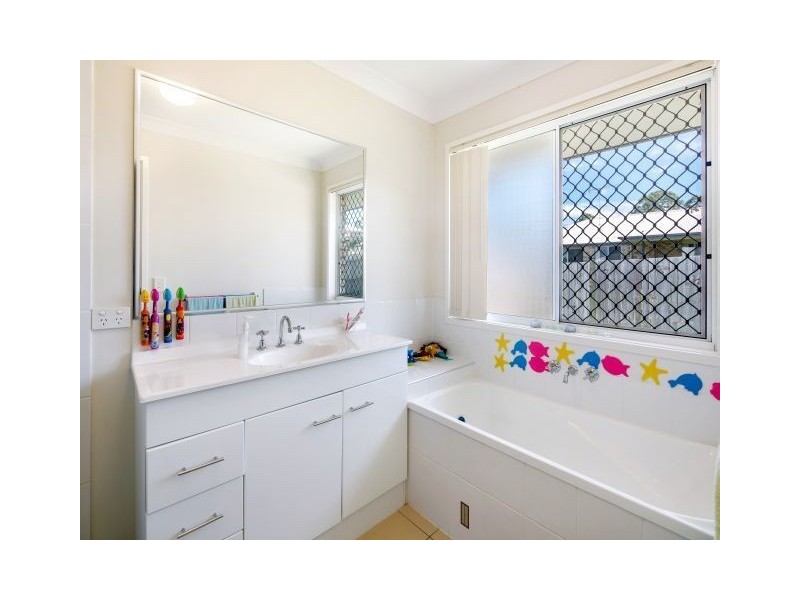 9 Eaglehawk Drive, Southside QLD 4570