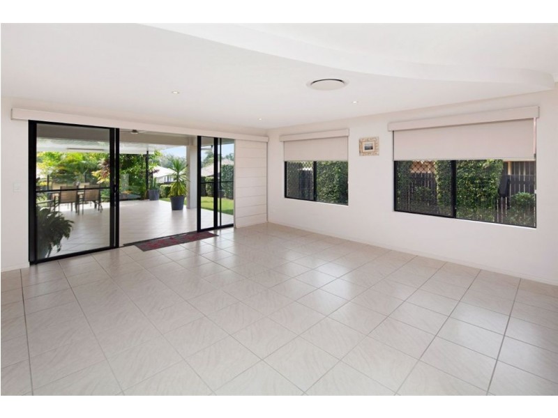 10 Hilltop Avenue, Southside QLD 4570