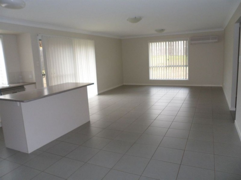 6 Chairmans Close, Jones Hill QLD 4570