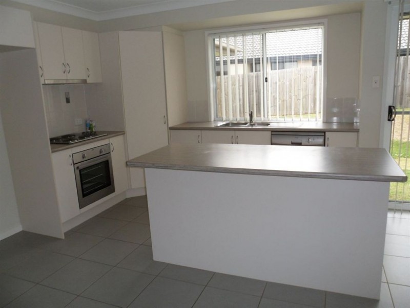 6 Chairmans Close, Jones Hill QLD 4570