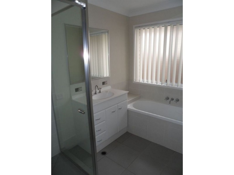 6 Chairmans Close, Jones Hill QLD 4570