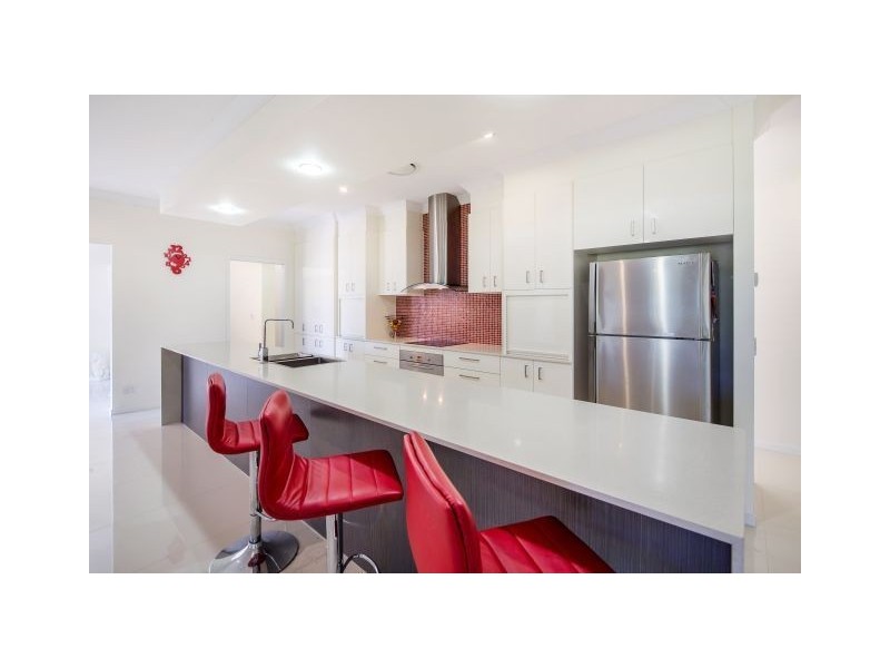 5 Gardenia Court, Southside QLD 4570