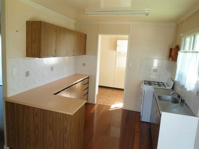 15 Neil Street, Southside QLD 4570