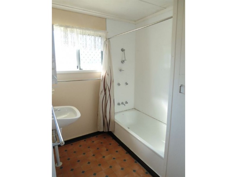 15 Neil Street, Southside QLD 4570