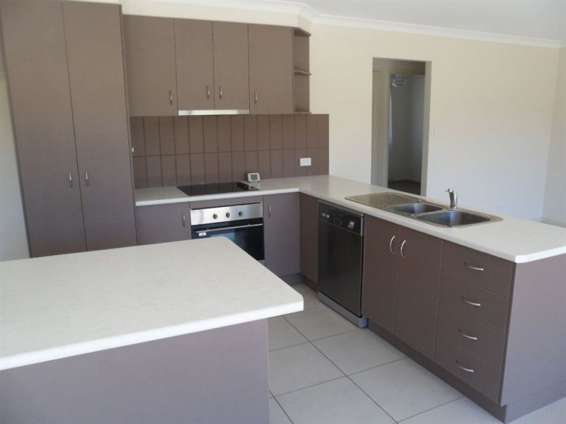 3 Duffy Court, Southside QLD 4570