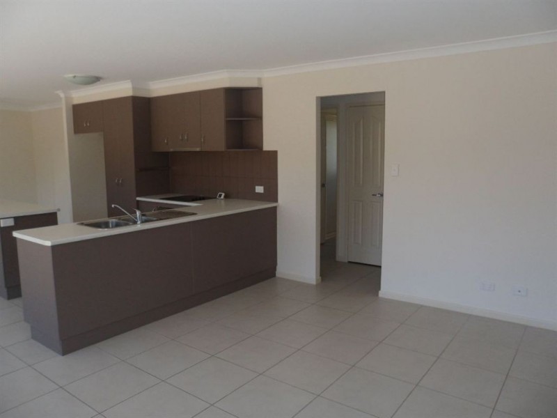 3 Duffy Court, Southside QLD 4570