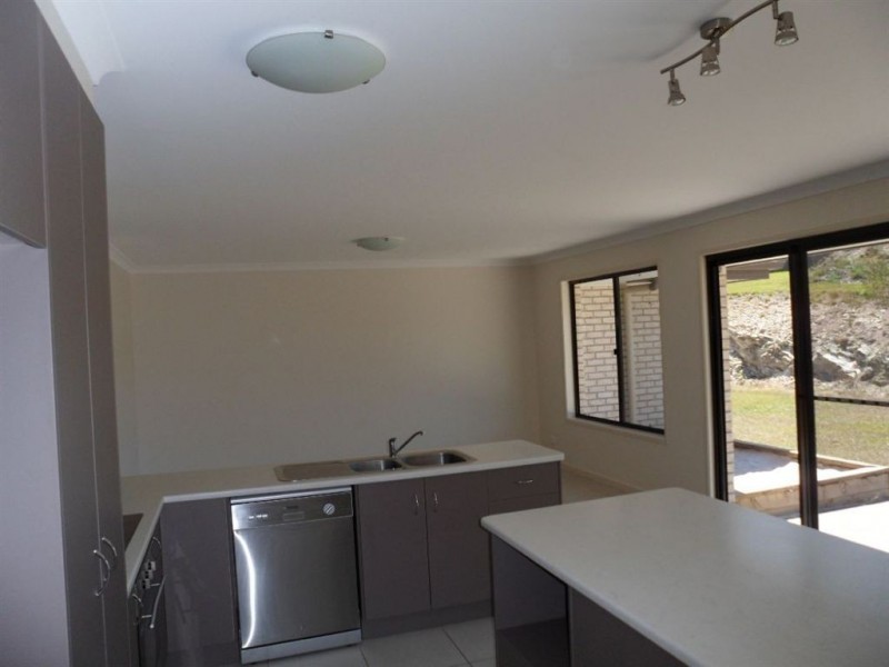 3 Duffy Court, Southside QLD 4570