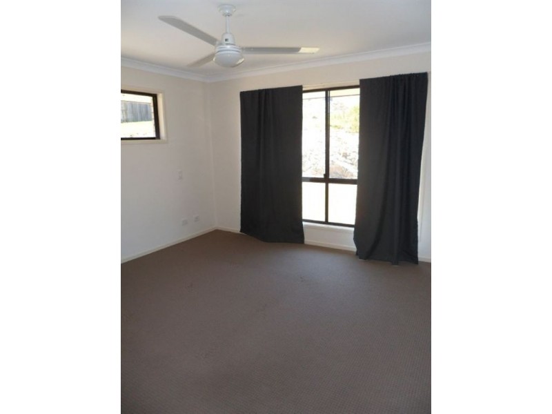 3 Duffy Court, Southside QLD 4570