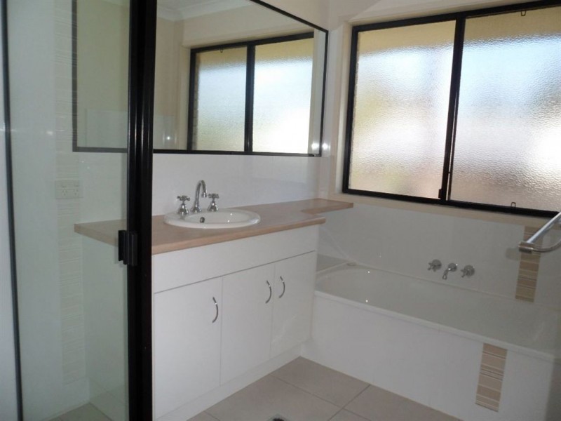 3 Duffy Court, Southside QLD 4570