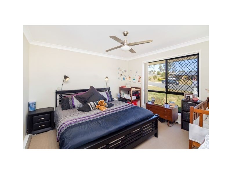 6 Grosvenor Court, Southside QLD 4570