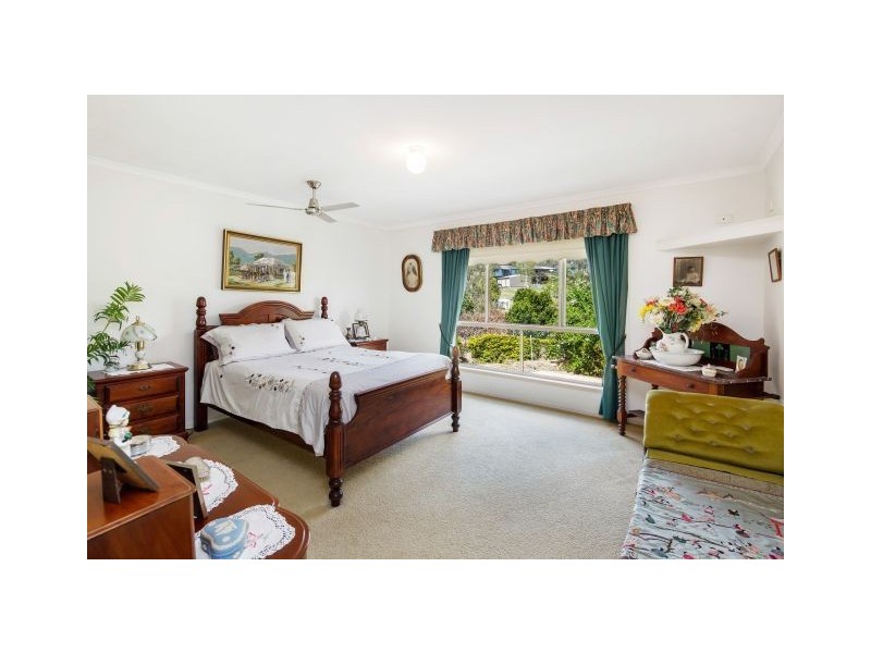 6 Henry Parkes Drive, Southside QLD 4570