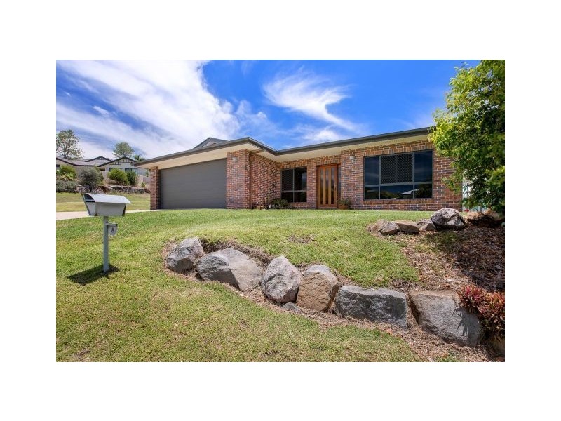 8 Moreton Court, Southside QLD 4570