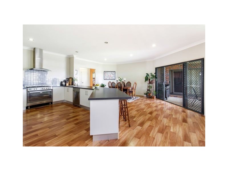 8 Moreton Court, Southside QLD 4570